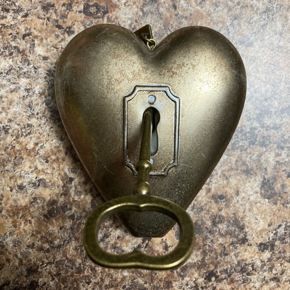 DEMDACO Sisters By Heart Dandelion Yellow Art Hearts Keepsake With Key - Picture 3 of 6